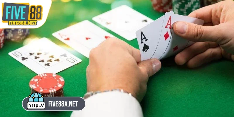 Biết thời điểm dừng lại (Stand) và khi nào rút bài (Hit) hợp lý